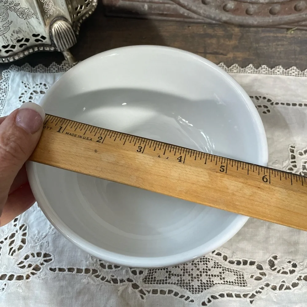 Williams Sonoma white ceramic stoneware cereal soup bowl